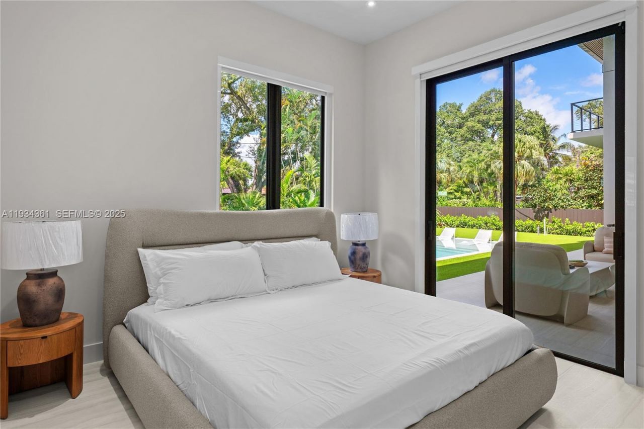 19900 NE 21st Ct , Miami, FL 33179 Photo