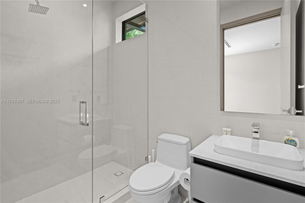 19900 NE 21st Ct , Miami, FL 33179 Photo