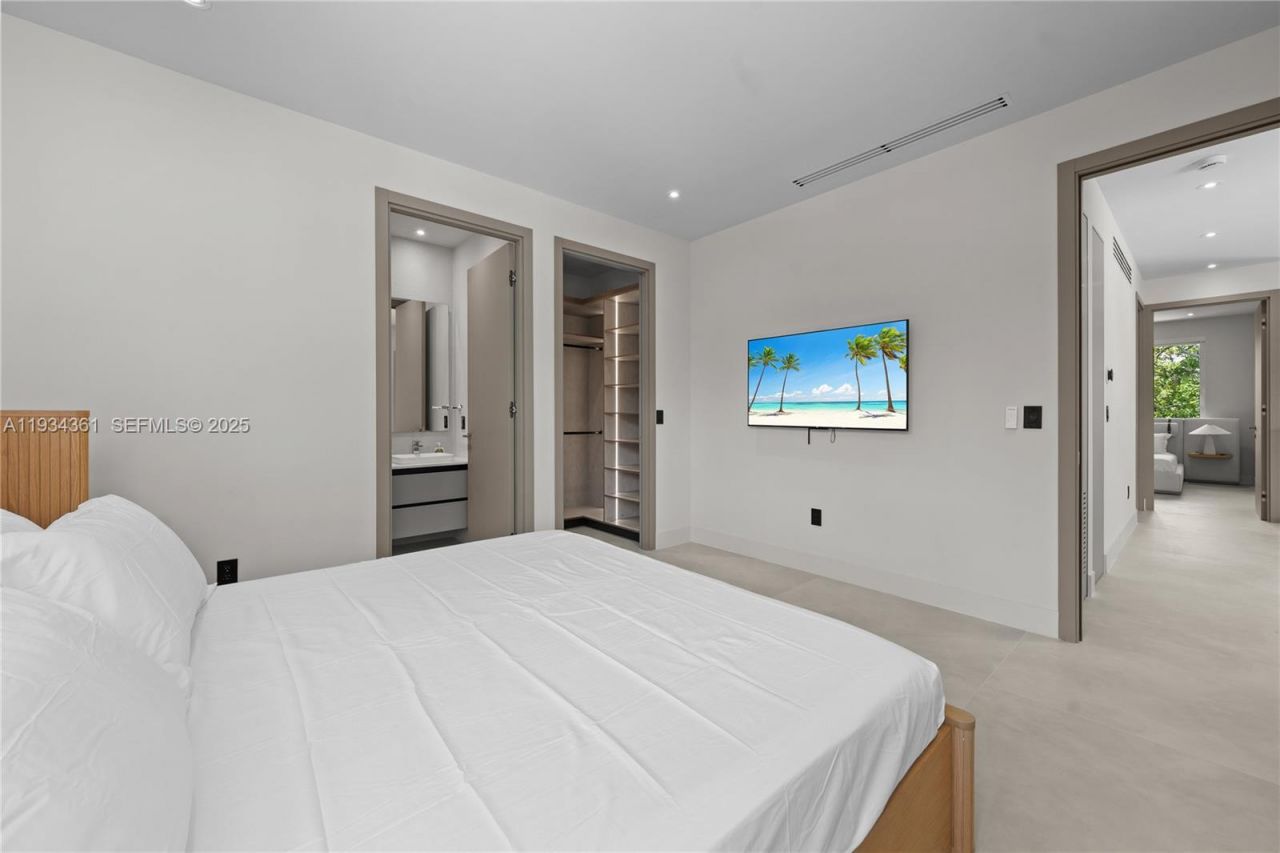 19900 NE 21st Ct , Miami, FL 33179 Photo