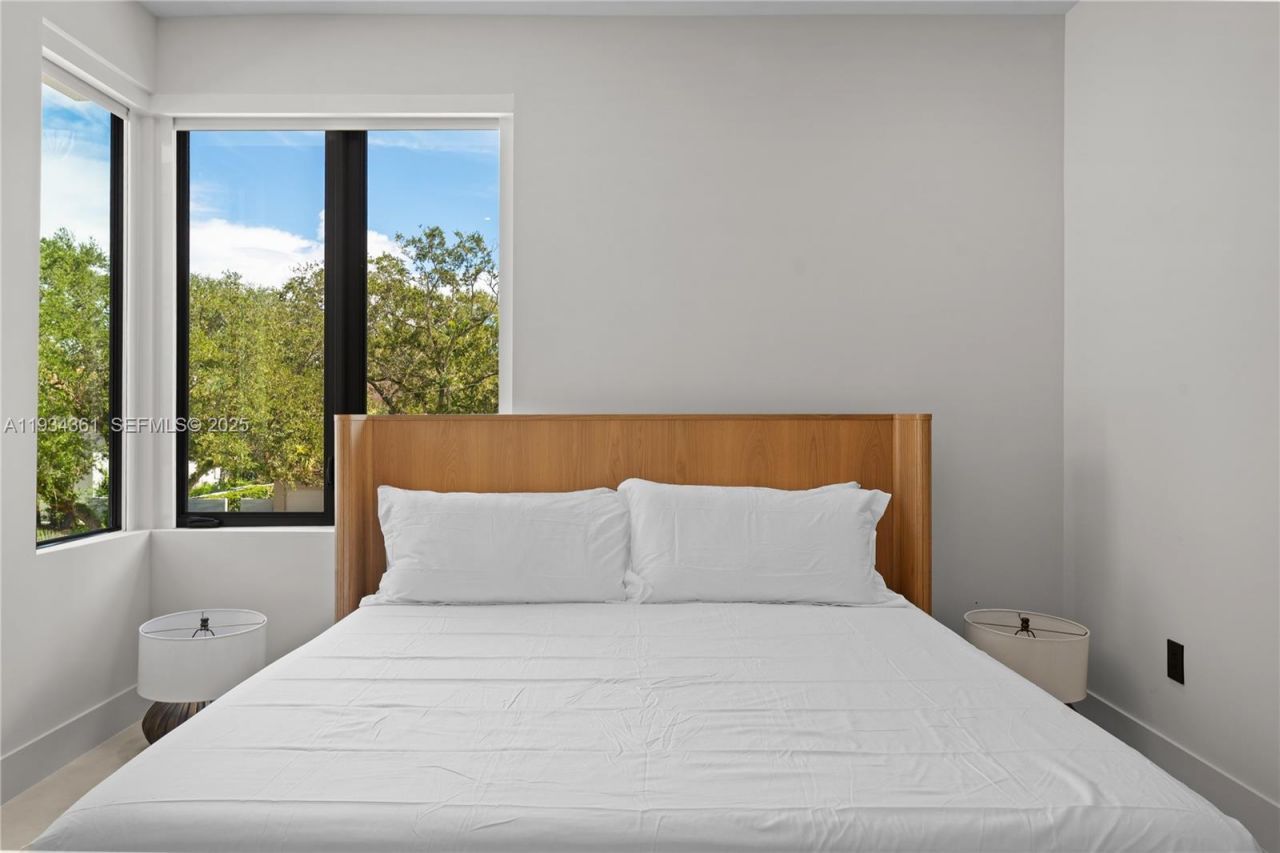 19900 NE 21st Ct , Miami, FL 33179 Photo