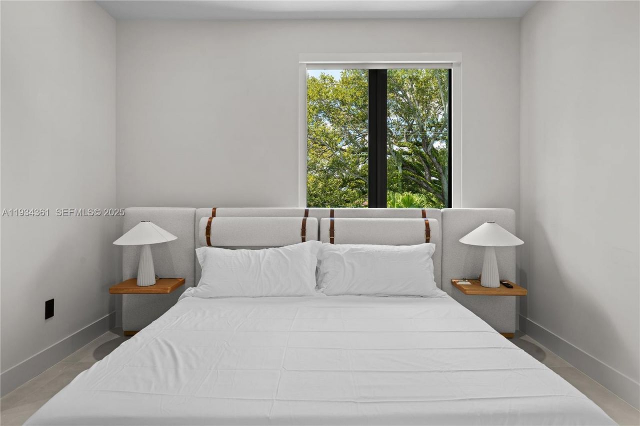 19900 NE 21st Ct , Miami, FL 33179 Photo