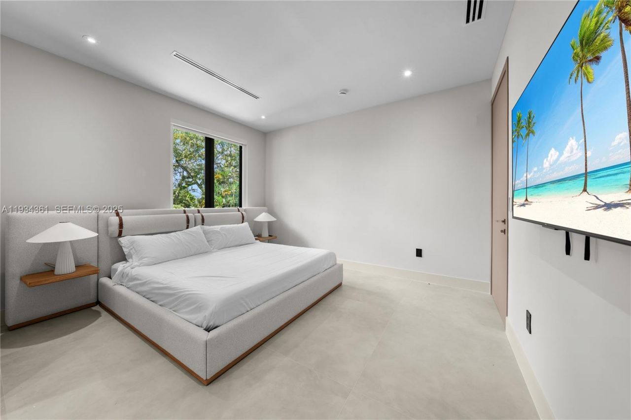 19900 NE 21st Ct , Miami, FL 33179 Photo