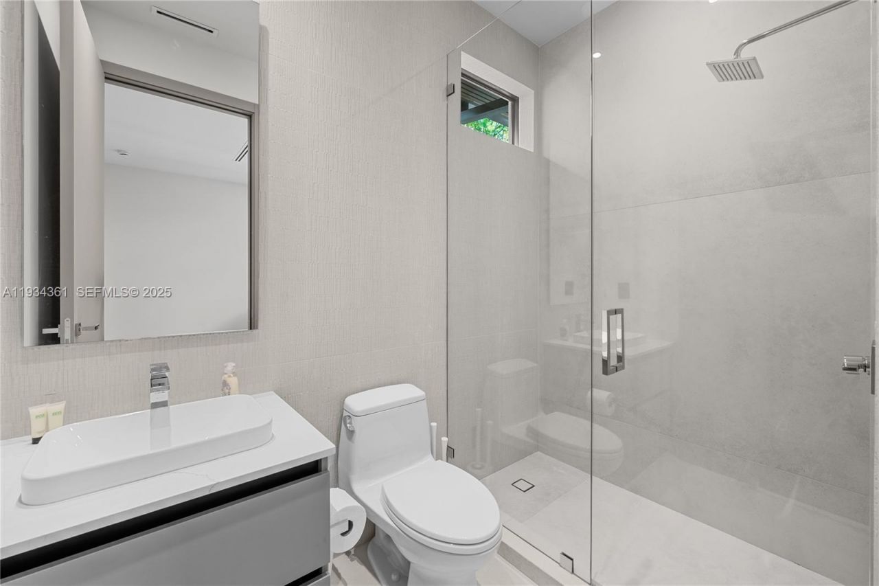 19900 NE 21st Ct , Miami, FL 33179 Photo