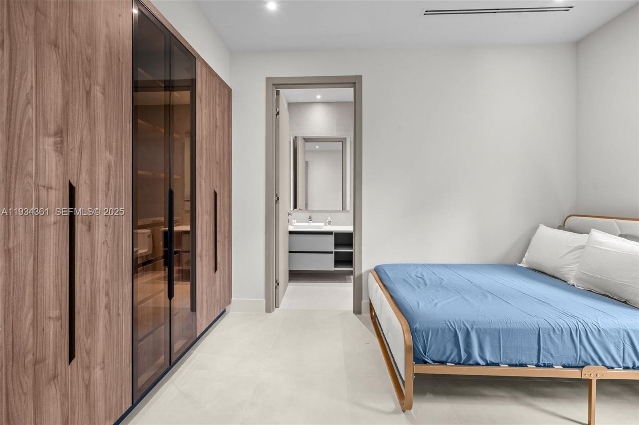 19900 NE 21st Ct , Miami, FL 33179 Photo