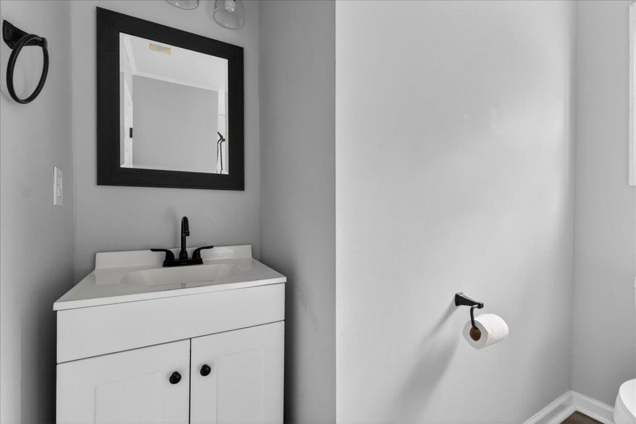 2004 Valnore Road Photo 12