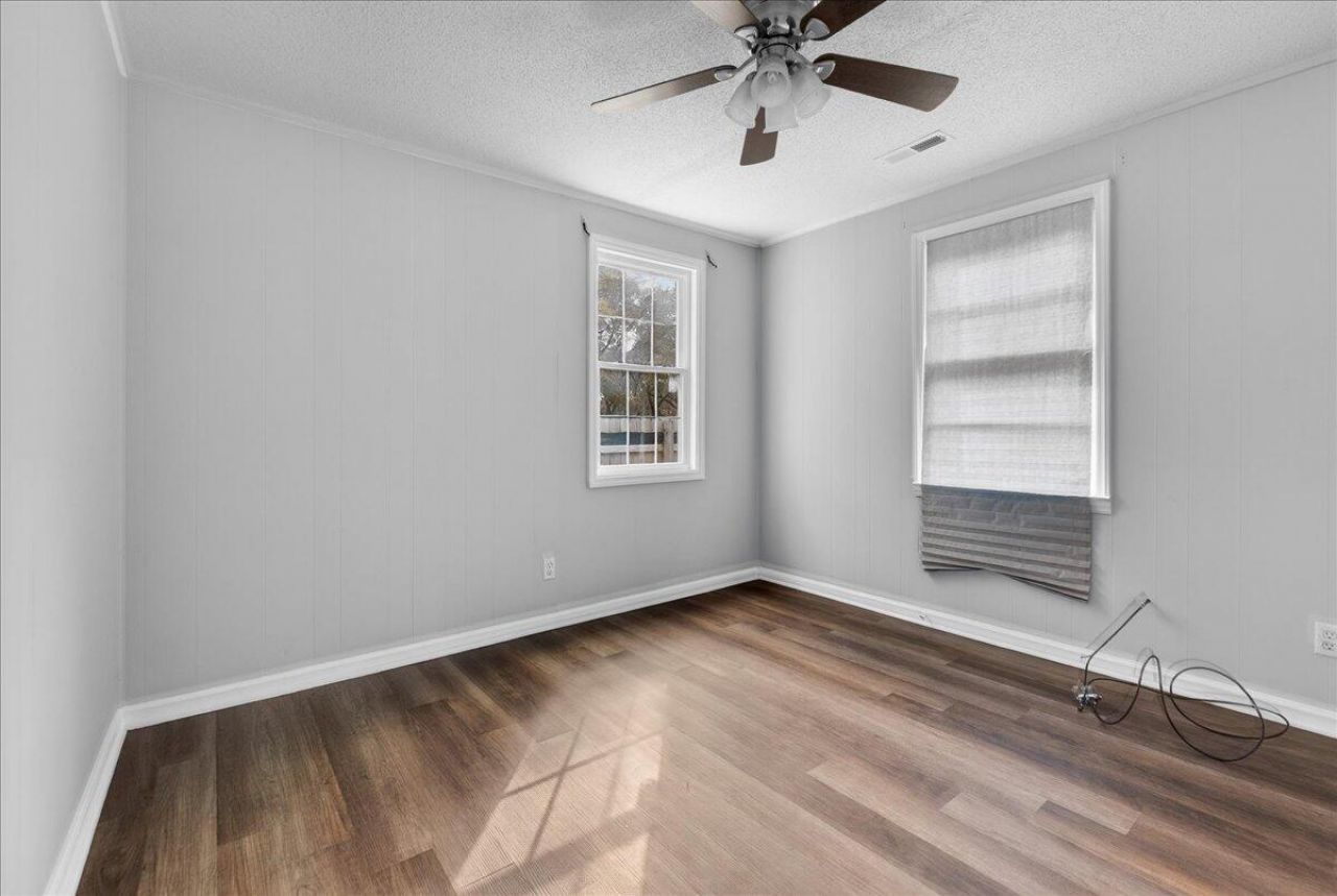 2004 Valnore Road Photo 15