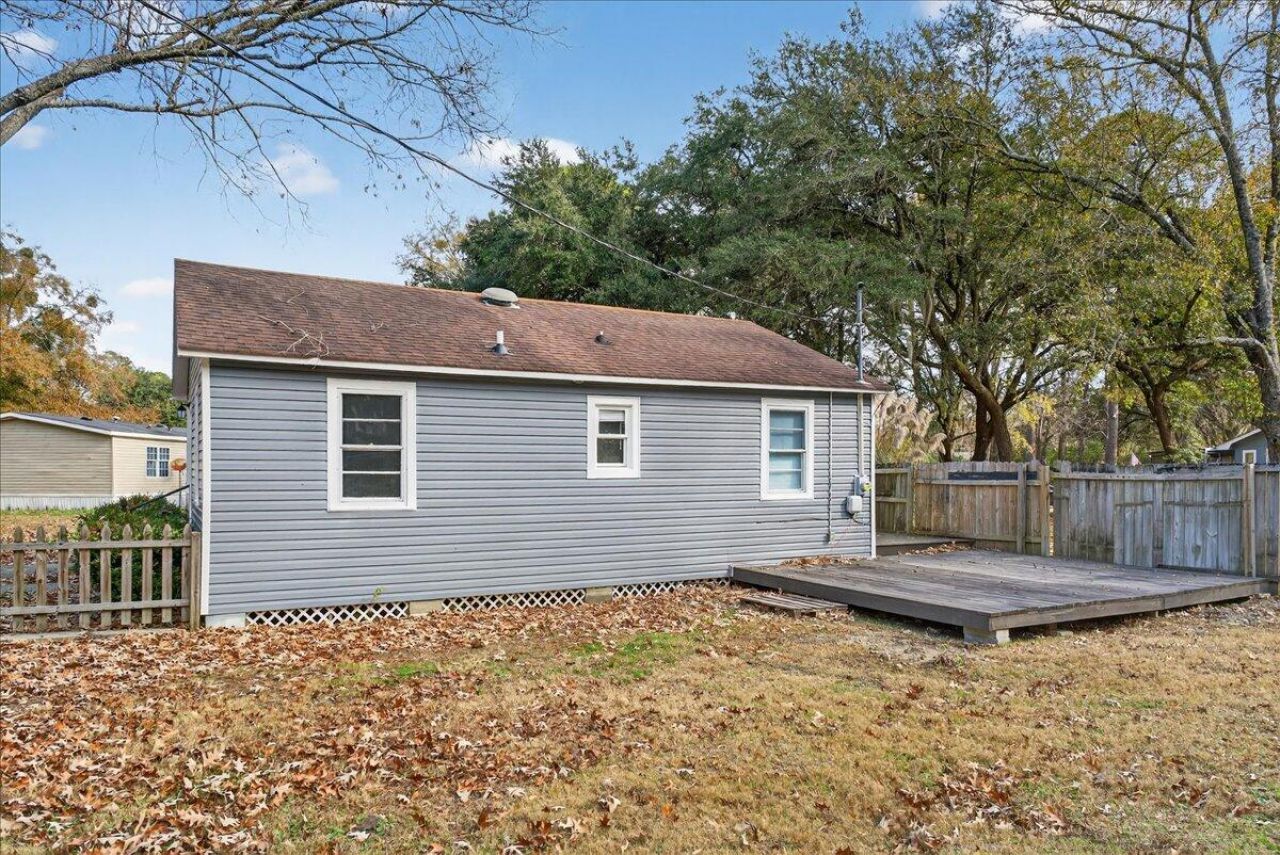 2004 Valnore Road Photo 17