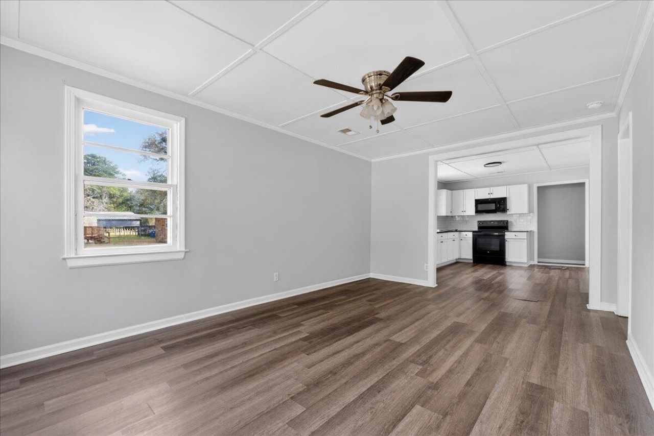 2004 Valnore Road Photo 6