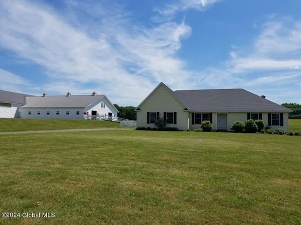 42 Ashcroft Road, Valley Falls, NY 12185