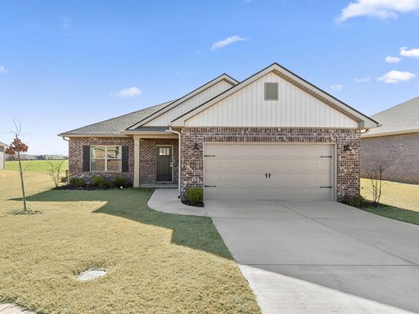 12592 Whitcomb Circle, Athens, AL 35613