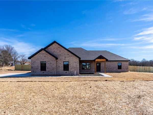 19012 Oakridge Court, Siloam Springs, AR 72761