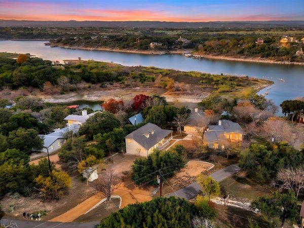 25400 Cove DR, Spicewood, TX 78669