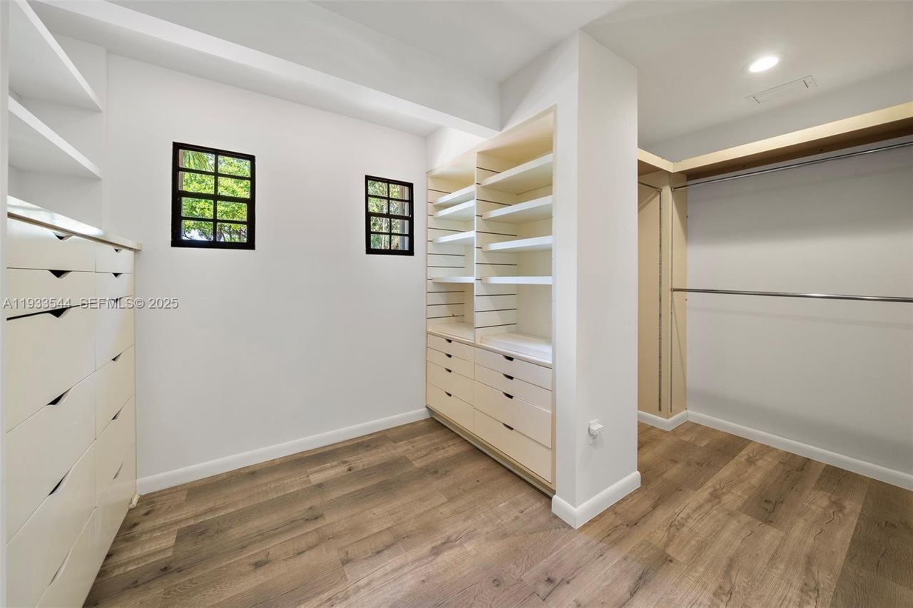 3500 Flamingo Dr , Miami Beach, FL 33140 Photo