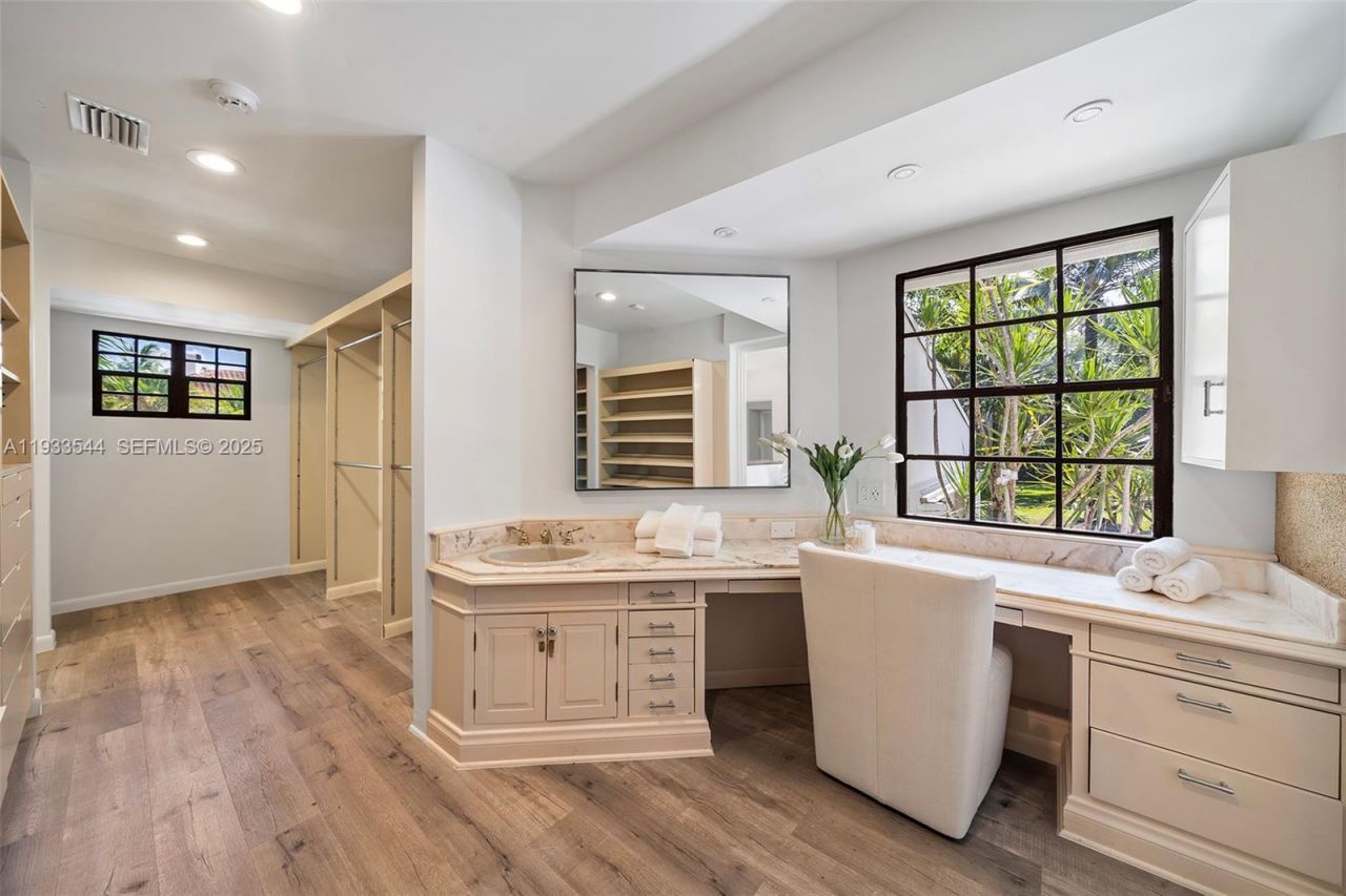 3500 Flamingo Dr , Miami Beach, FL 33140 Photo