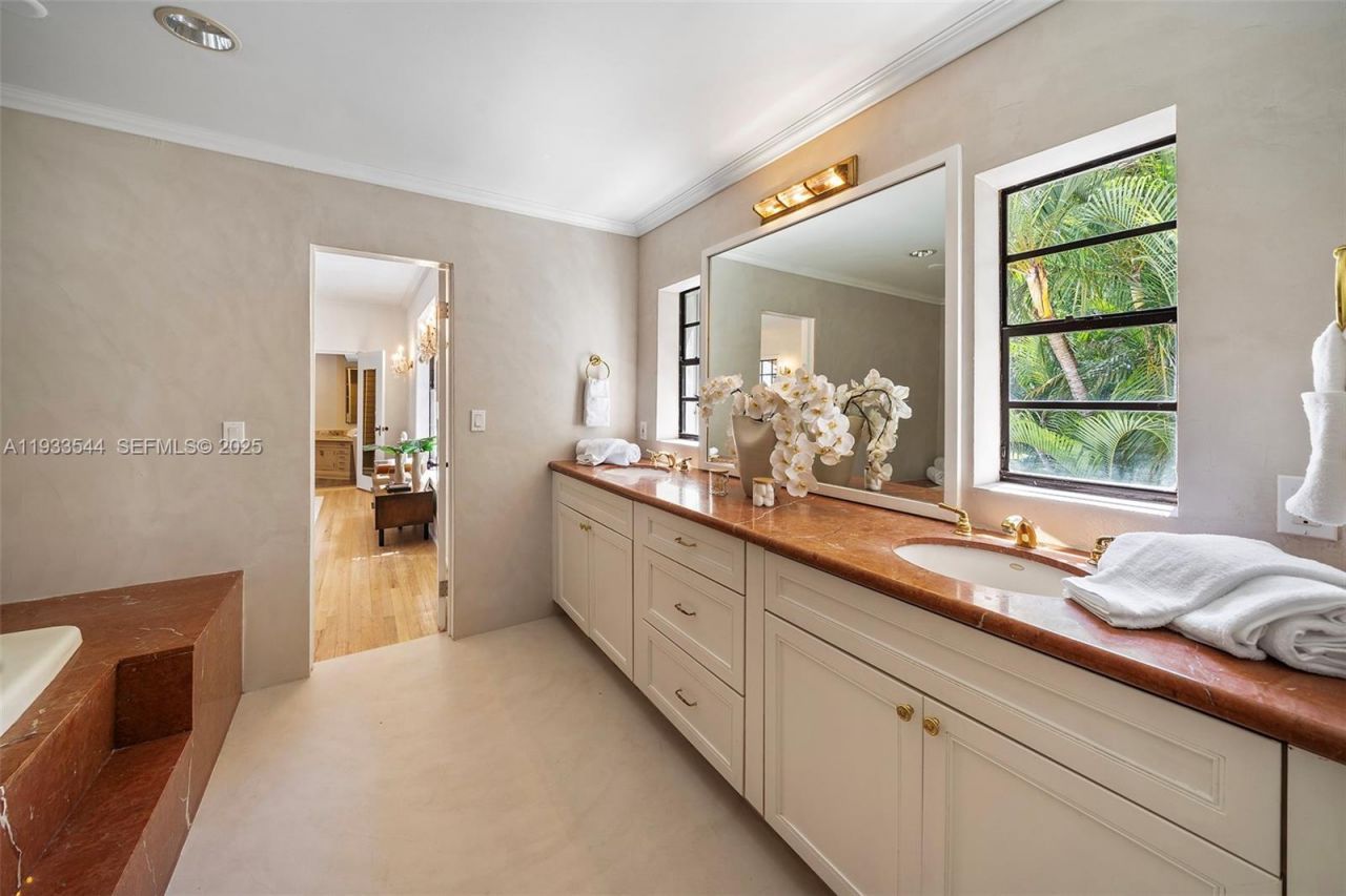 3500 Flamingo Dr , Miami Beach, FL 33140 Photo