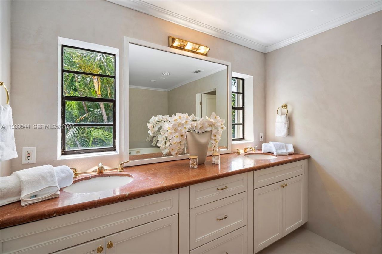 3500 Flamingo Dr , Miami Beach, FL 33140 Photo