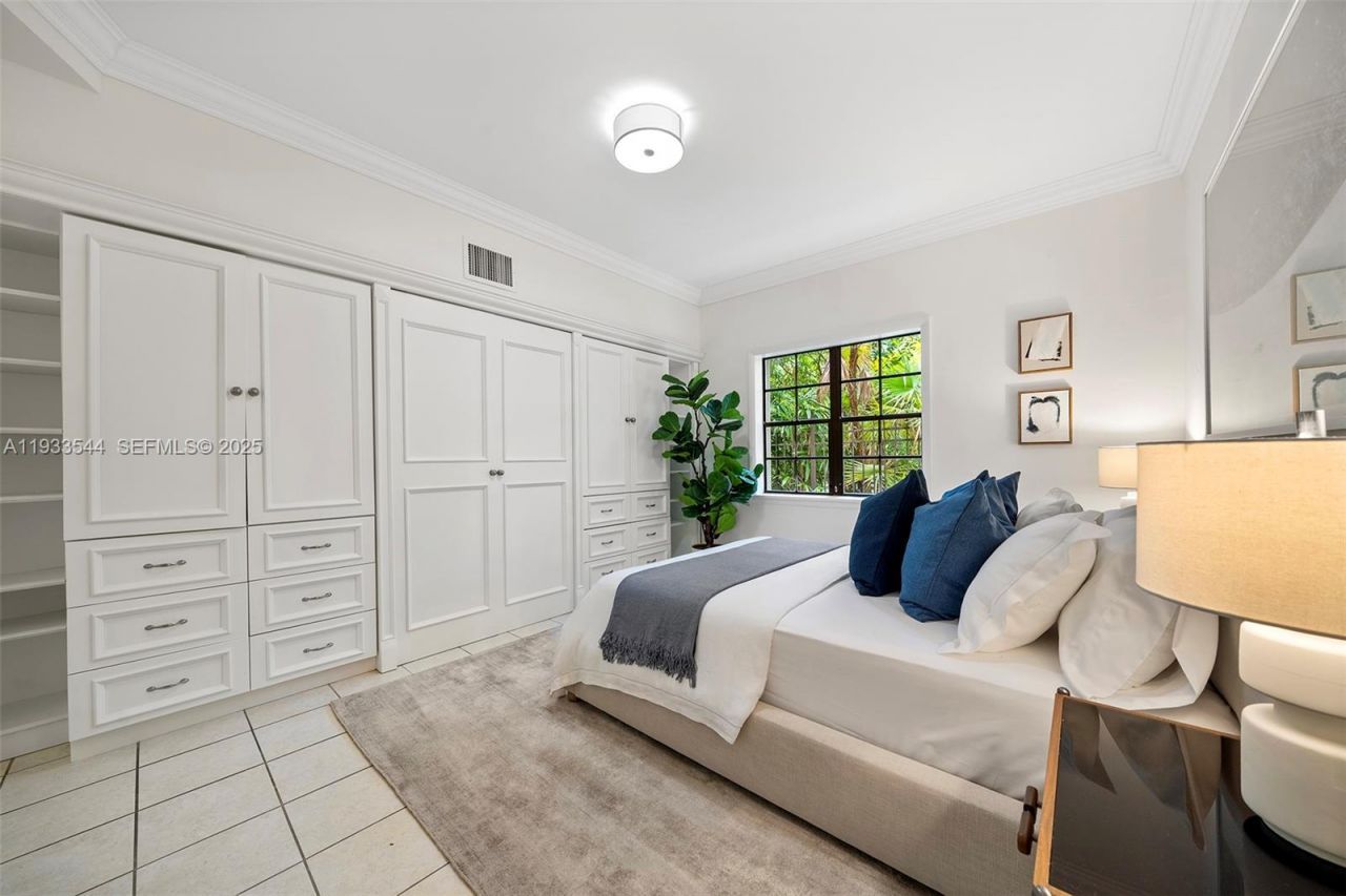 3500 Flamingo Dr , Miami Beach, FL 33140 Photo