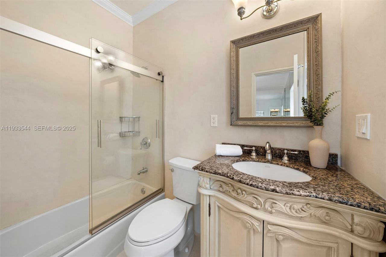 3500 Flamingo Dr , Miami Beach, FL 33140 Photo