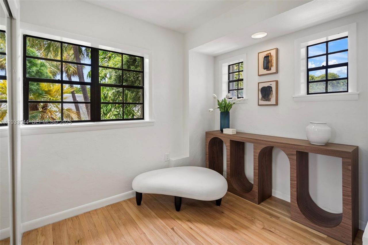 3500 Flamingo Dr , Miami Beach, FL 33140 Photo