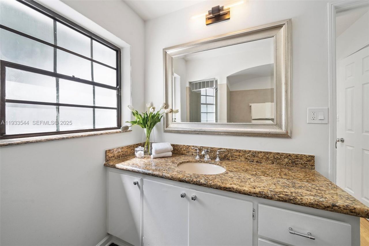 3500 Flamingo Dr , Miami Beach, FL 33140 Photo