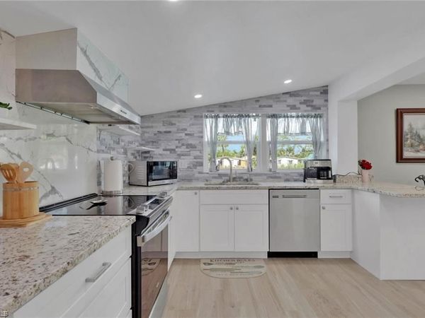 829 107th AVE N, NAPLES, FL 34108