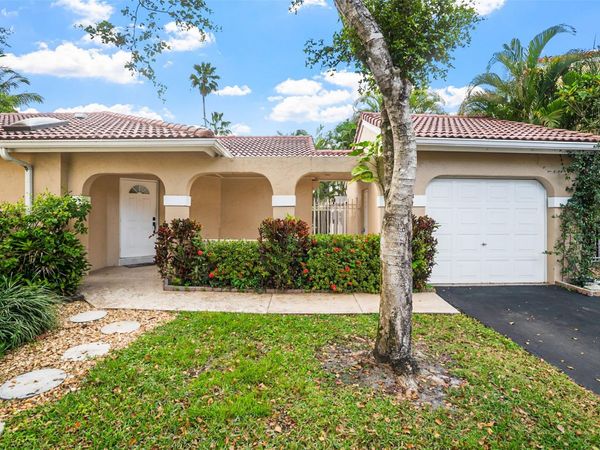 1427 Seagrape Cir, Weston, FL 33326