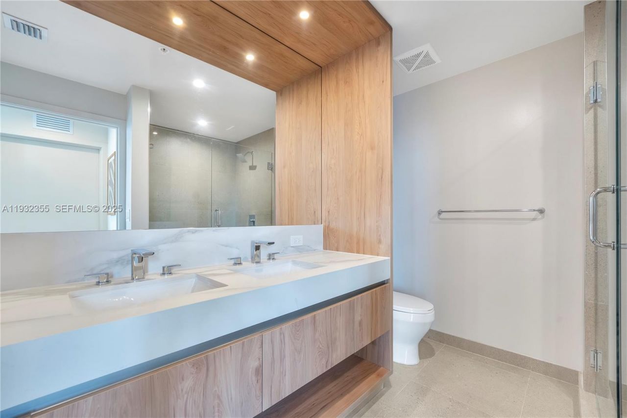 11 NE 6 Street, Unit 2201, Miami, FL 33132 Photo