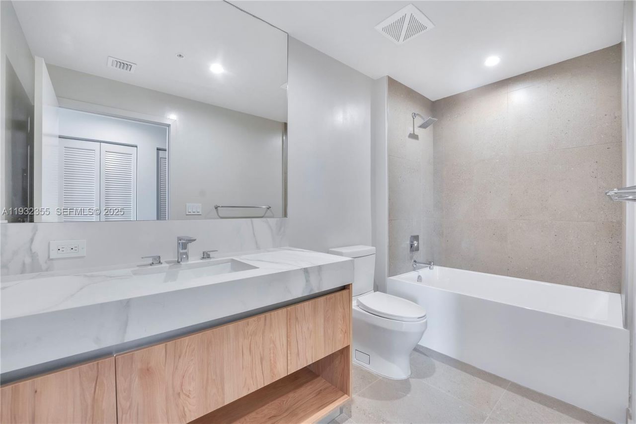 11 NE 6 Street, Unit 2201, Miami, FL 33132 Photo