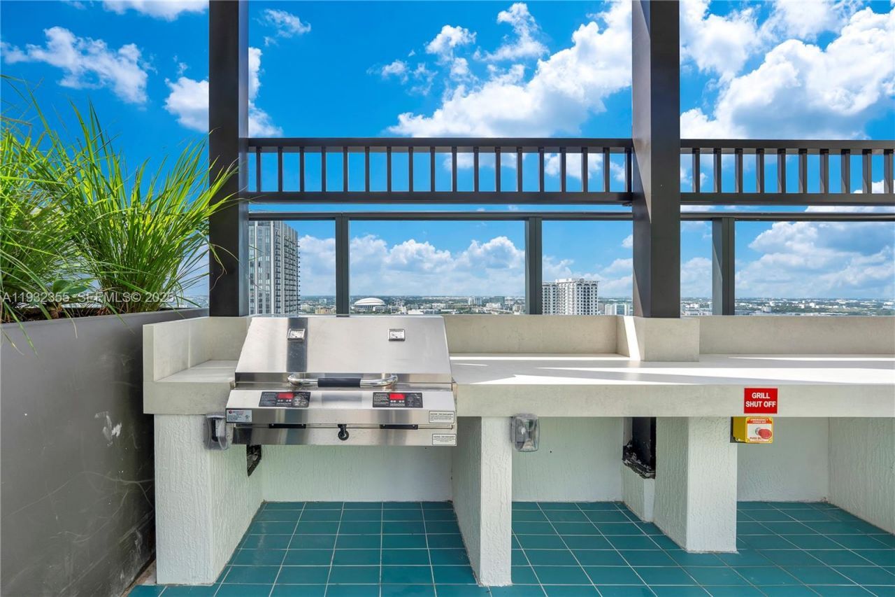 11 NE 6 Street, Unit 2201, Miami, FL 33132 Photo