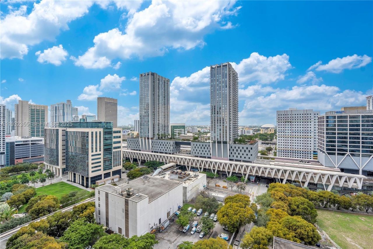 11 NE 6 Street, Unit 2201, Miami, FL 33132 Photo