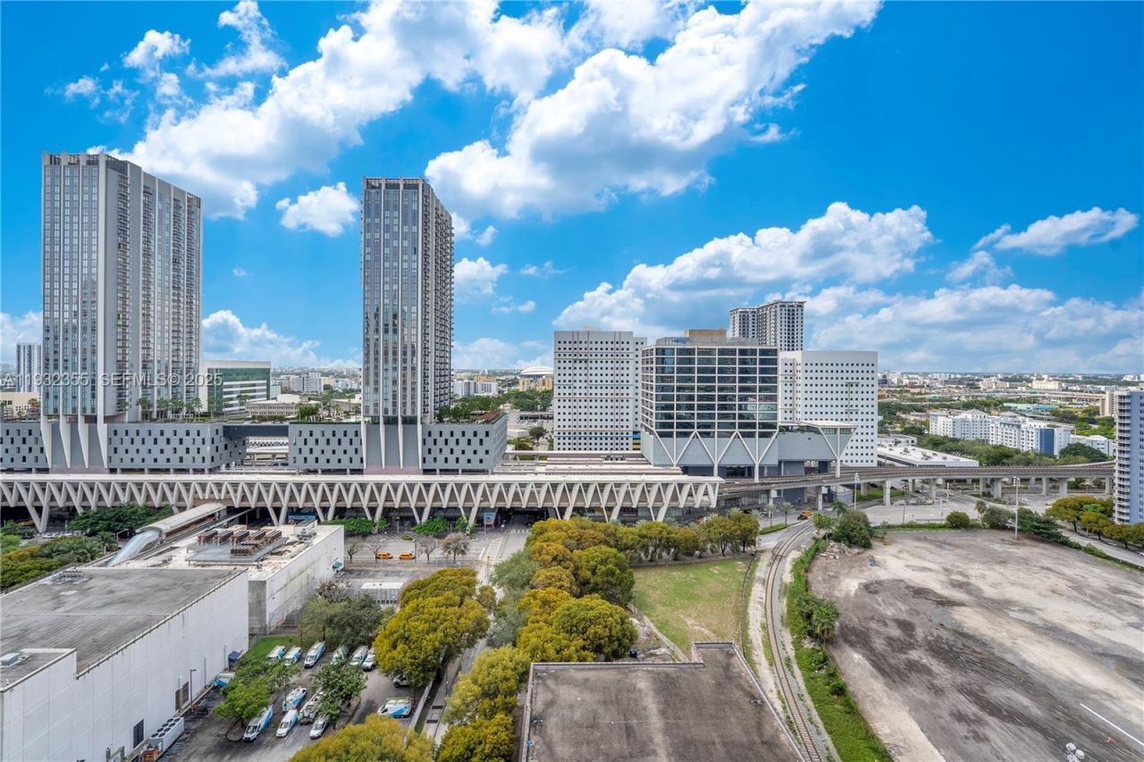 11 NE 6 Street, Unit 2201, Miami, FL 33132 Photo