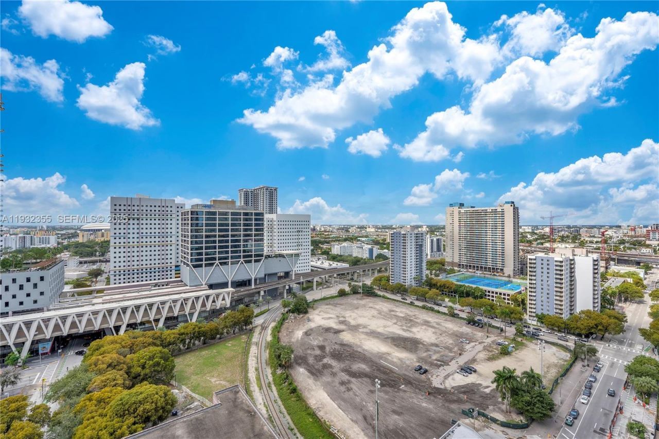 11 NE 6 Street, Unit 2201, Miami, FL 33132 Photo