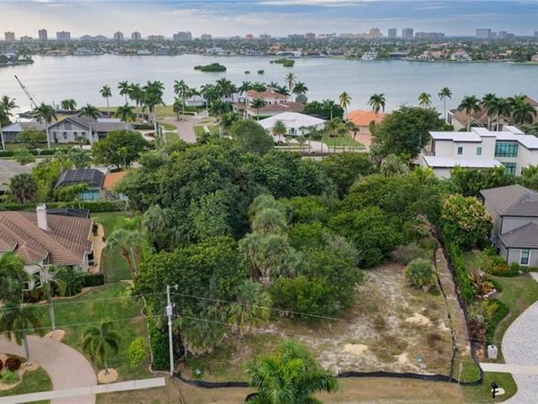 720 Inlet DR, MARCO ISLAND, FL 34145