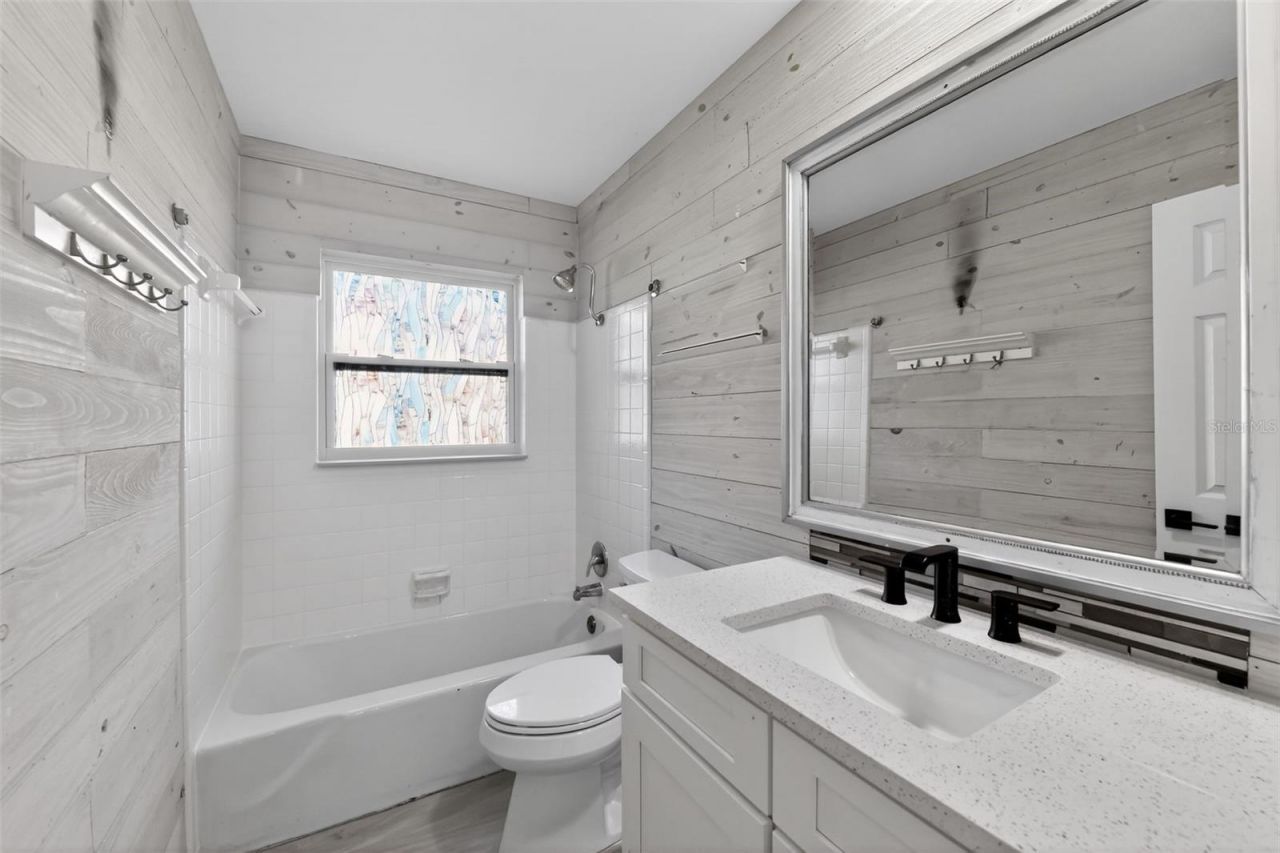 6224 7th Avenue Drive W, Bradenton, FL 34209 Photo