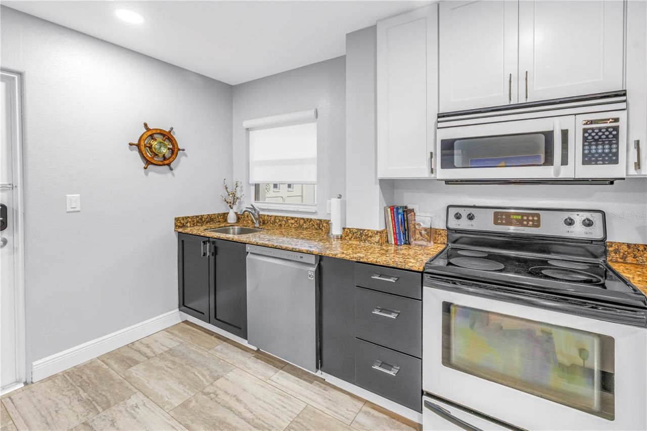 224 6th Avenue N, Unit 7, Saint Petersburg, FL 33701 Photo