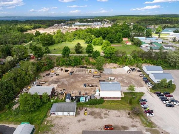 1084 McBride Drive, Harbor Springs, MI 49740