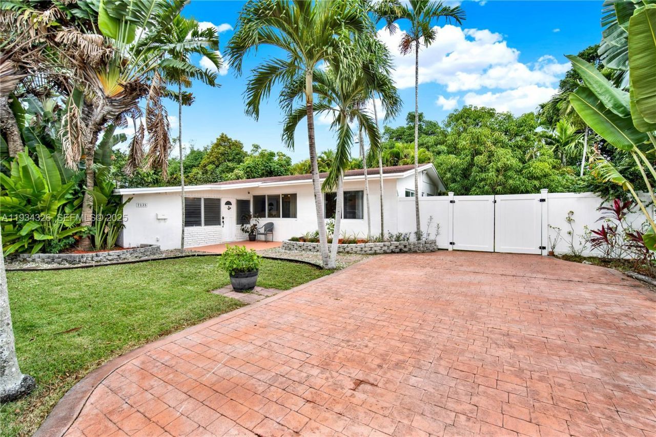 7135 SW 19th Ter, Miami, FL 33155 Photo