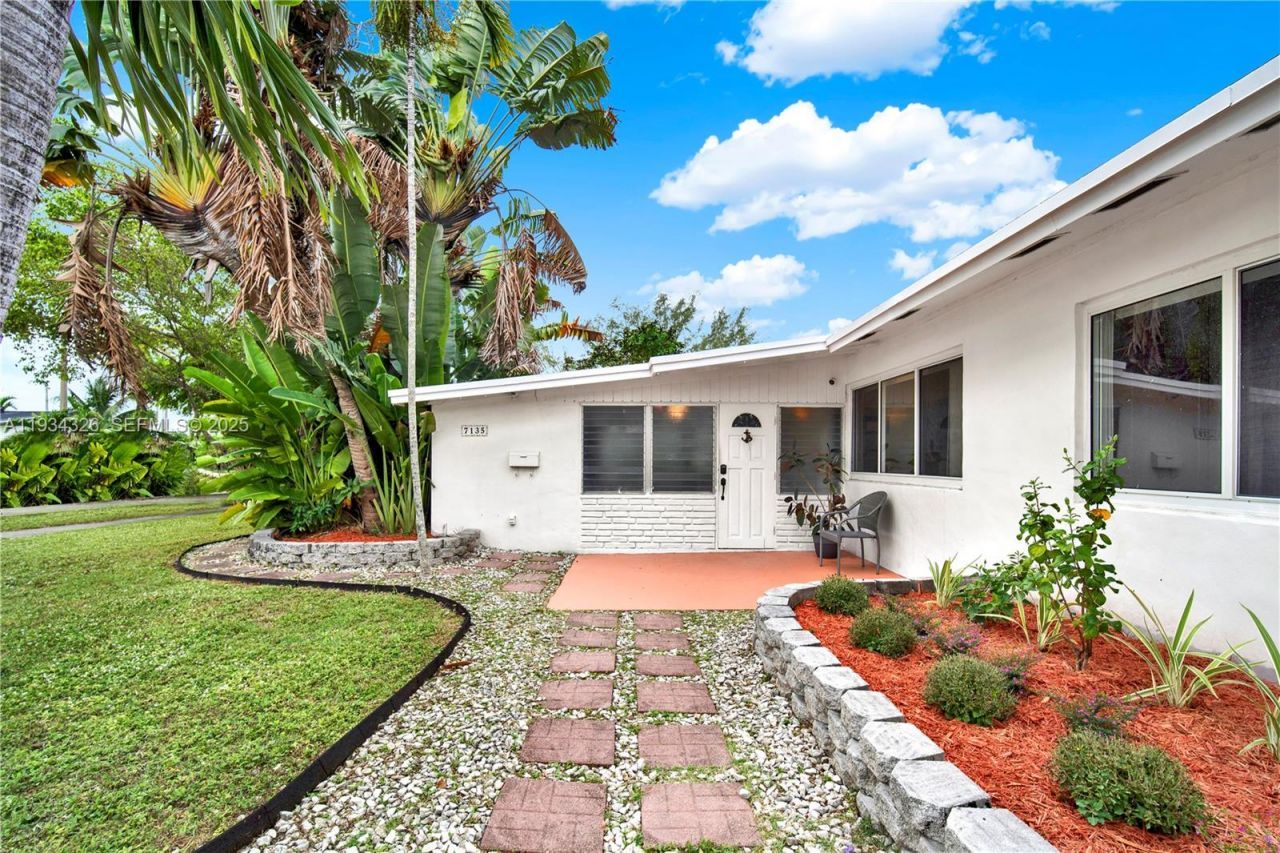 7135 SW 19th Ter, Miami, FL 33155 Photo