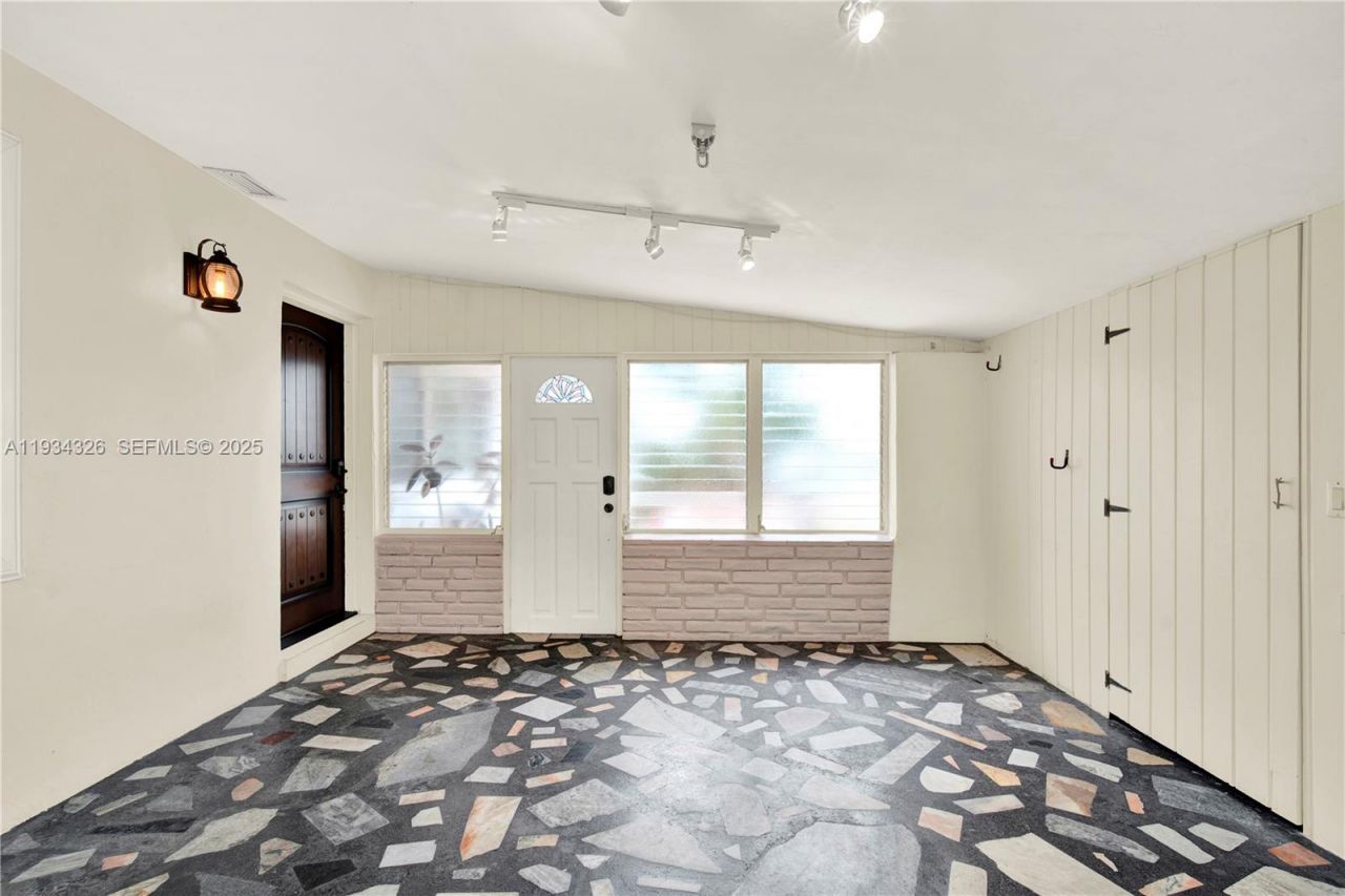 7135 SW 19th Ter, Miami, FL 33155 Photo