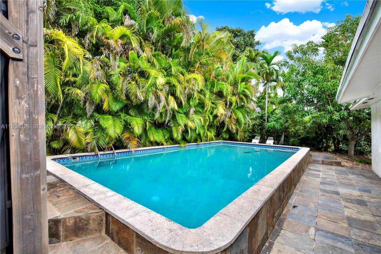 7135 SW 19th Ter, Miami, FL 33155 Photo