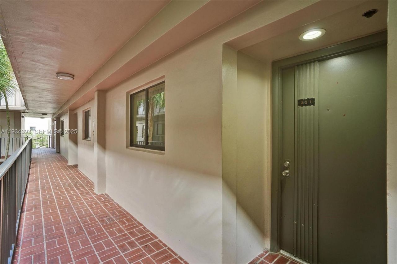 8540 SW 133rd Ave Rd, Unit 321, Miami, FL 33183 Photo