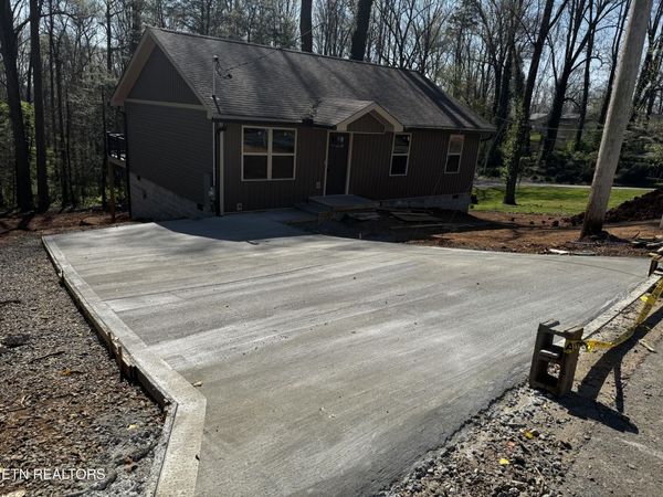 129 E Wadsworth Circle, Oak Ridge, TN 37830