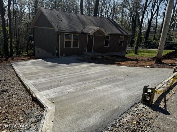 129 E Wadsworth Circle, Oak Ridge, TN 37830