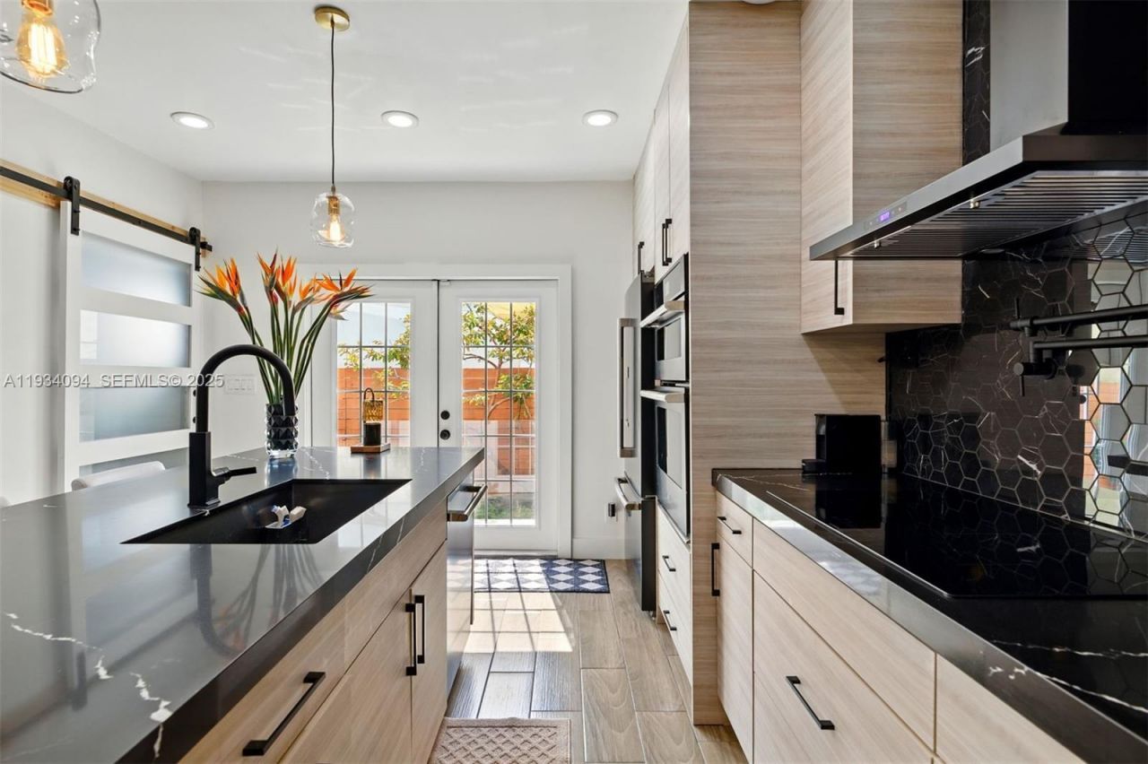 1363 Biarritz Dr, Miami Beach, FL 33141 Photo