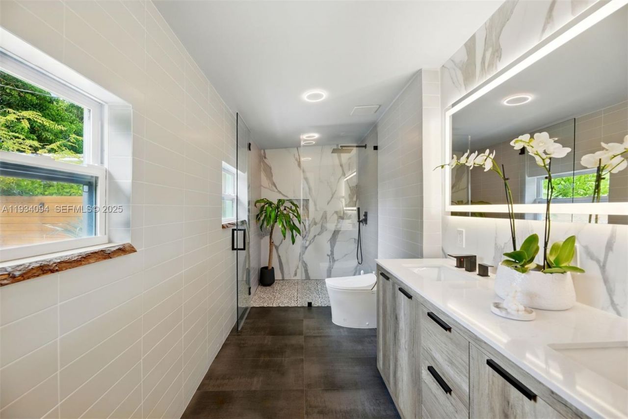 1363 Biarritz Dr, Miami Beach, FL 33141 Photo