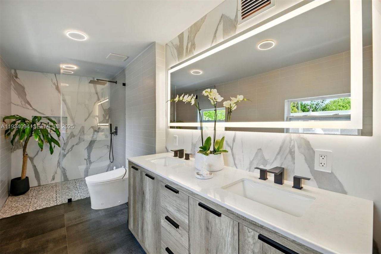 1363 Biarritz Dr, Miami Beach, FL 33141 Photo