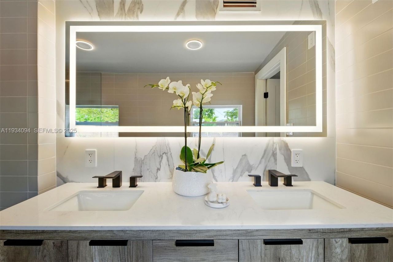 1363 Biarritz Dr, Miami Beach, FL 33141 Photo