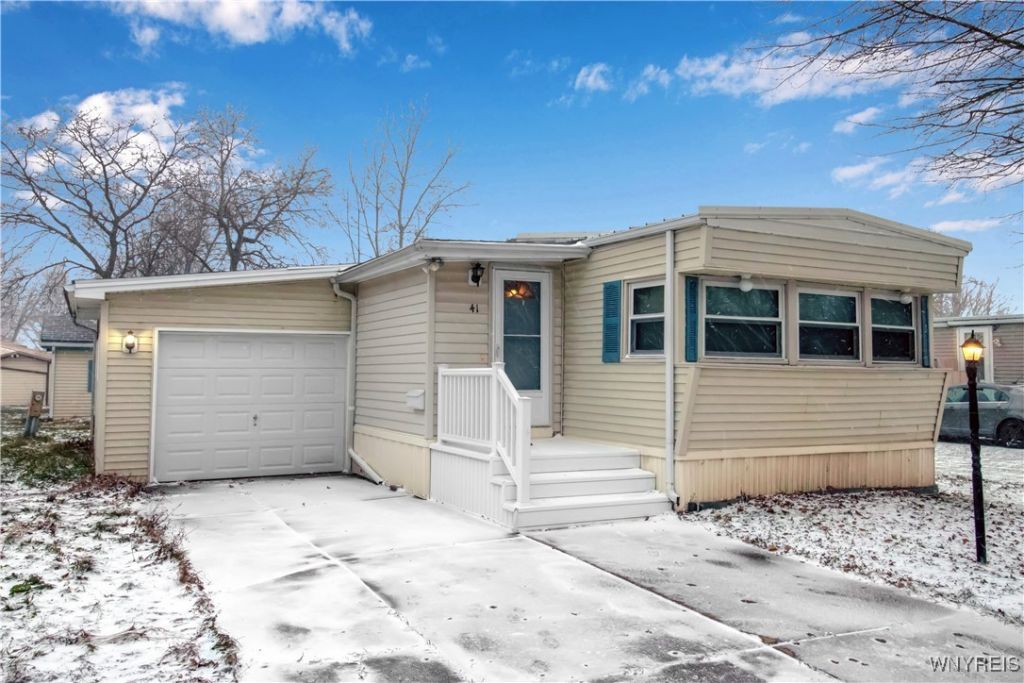 41 S Roxbury Drive, Hamburg, NY 14075 Main Photo