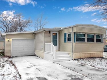 41 S Roxbury Drive, Hamburg, NY 14075