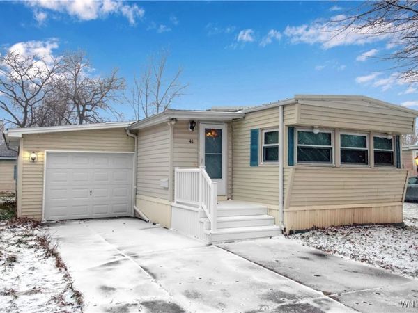 41 S Roxbury Drive, Hamburg, NY 14075